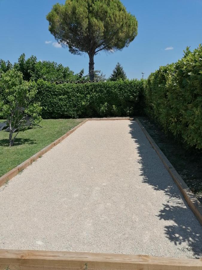 Gite Les Demoiselles Des Sorgues LʼIsle-sur-la-Sorgue Esterno foto